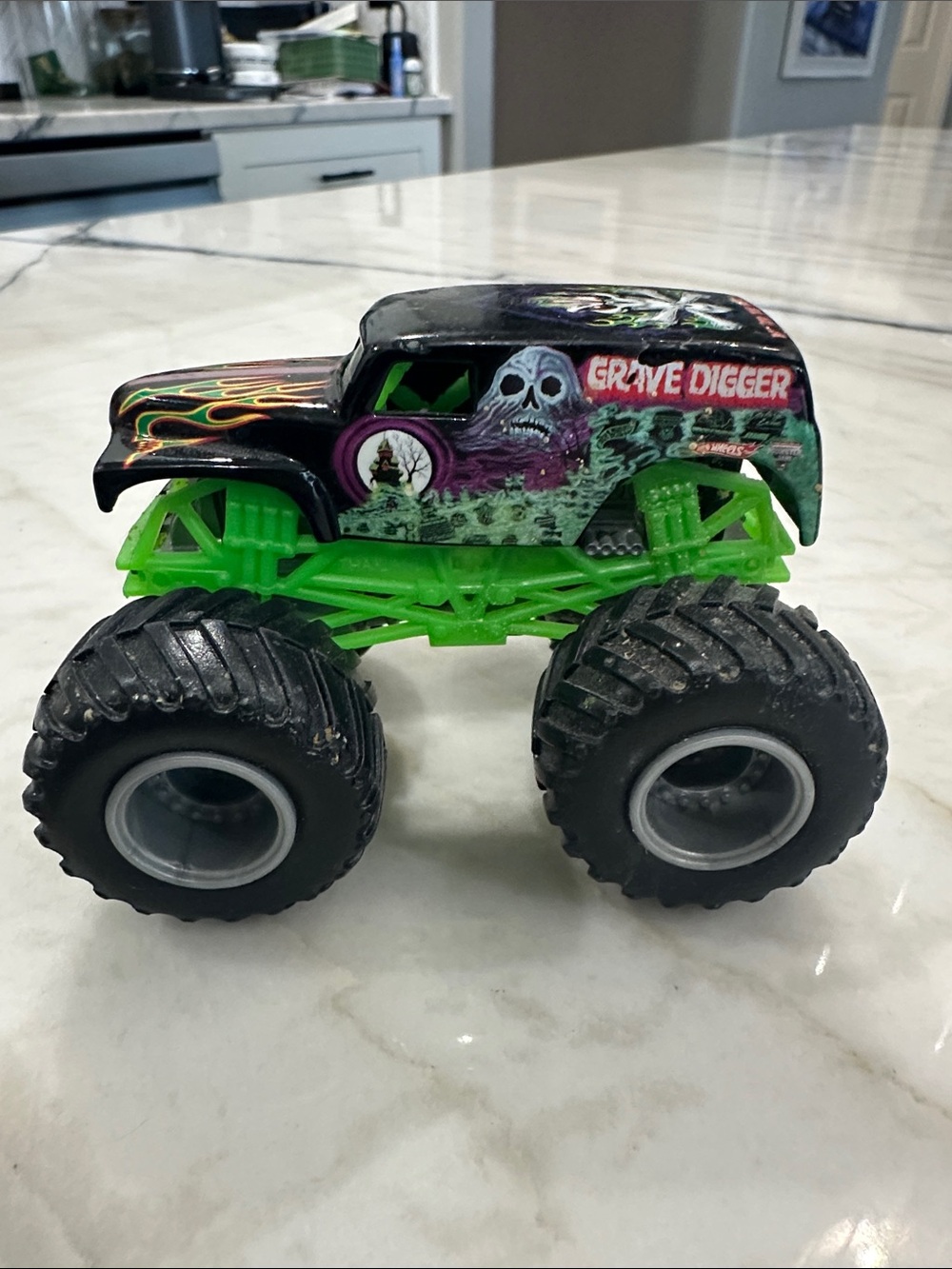 Hot‎ Wheels Monster Jam Truck  Grave Digger 1:64